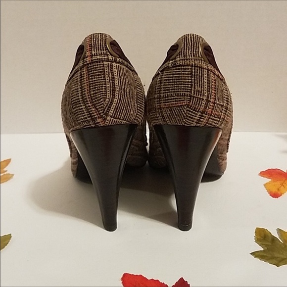 Tribeca Rain-Bow Heels by Kenneth Cole - Picture 5 of 6